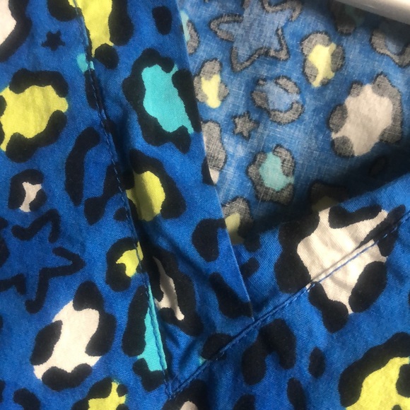 Blue Cheetah leopard star colorful scrub top nurse uniform medium - Picture 11 of 12